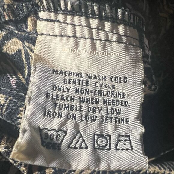 Cooke Street Honolulu Hawaiian Casual Button Down Floral Tribal Black Shirt XL - Picture 4 of 7